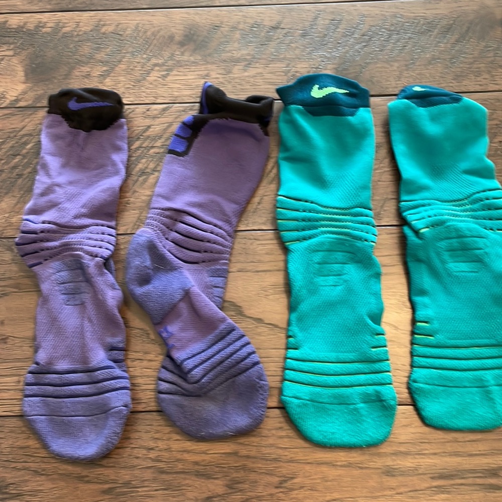 Nike elite socks sized medium. Price is for two pairs.